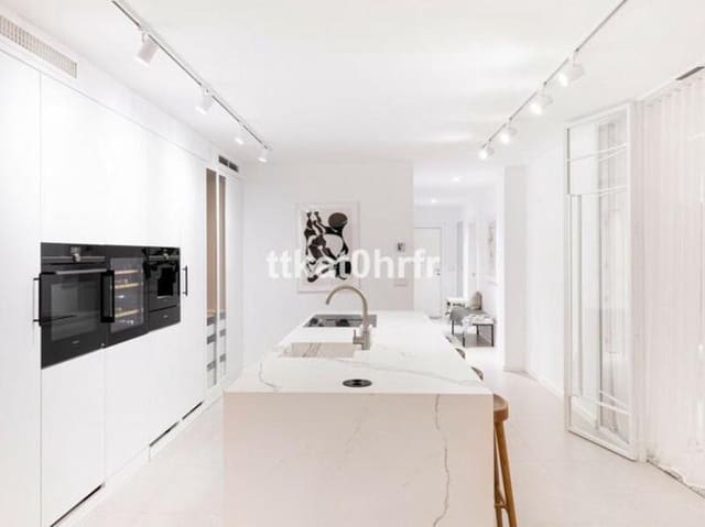3 soveværelse Lejlighed til leje i Los Naranjos, Marbella med swimmingpool garage - € 8.000 (Ref: 9028999)