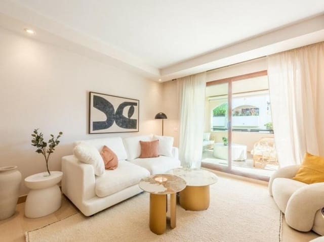 2 makuuhuone Huoneisto myytävänä paikassa Nueva Andalucía Centro, Marbella mukana uima-altaan 
autotalli - 581 000 € (Ref: 9031151)