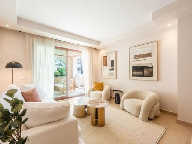 2 soverom Leilighet til salgs i Nueva Andalucía Centro, Marbella med svømmebasseng garasje - € 581 000 (Ref: 9031151)