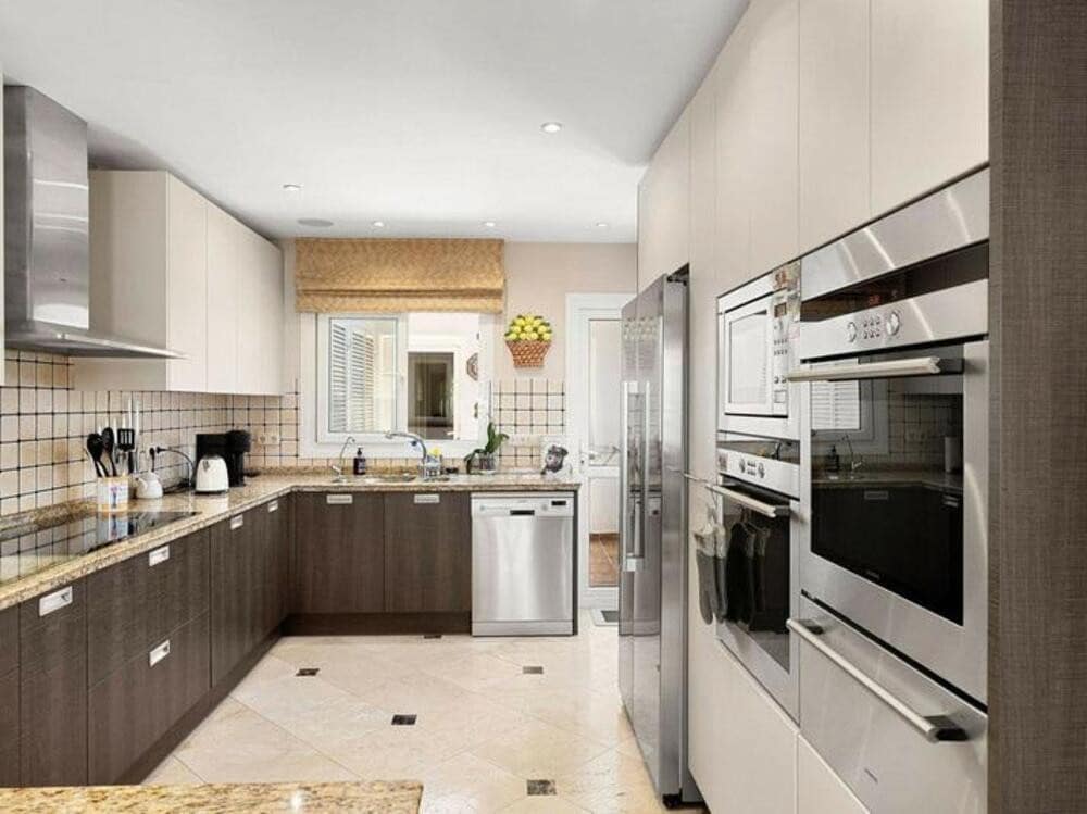 3 makuuhuone Omakotitalo myytävänä paikassa Marbella mukana uima-altaan - 1 250 000 € (Ref: 9034029)