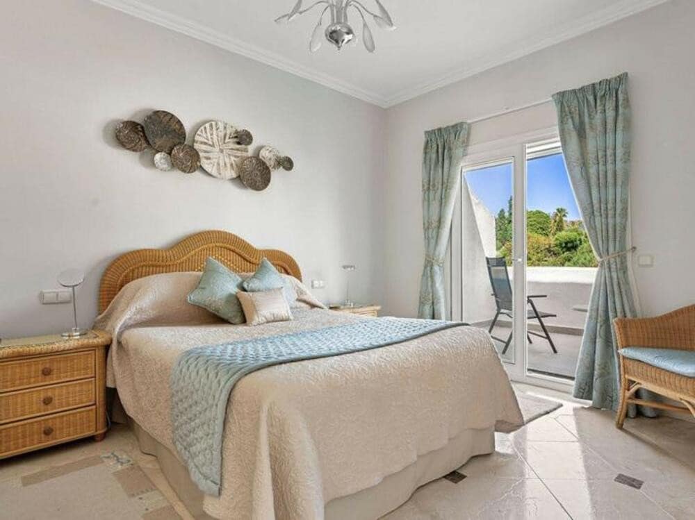 3 makuuhuone Omakotitalo myytävänä paikassa Marbella mukana uima-altaan - 1 250 000 € (Ref: 9034029)