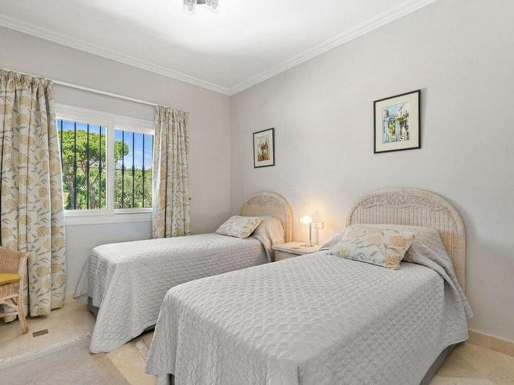 3 makuuhuone Omakotitalo myytävänä paikassa Marbella mukana uima-altaan - 1 250 000 € (Ref: 9034029)