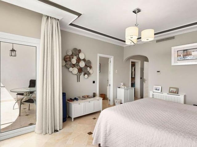 3 makuuhuone Omakotitalo myytävänä paikassa Marbella mukana uima-altaan - 1 250 000 € (Ref: 9034029)