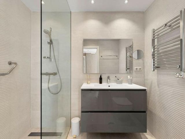 3 makuuhuone Omakotitalo myytävänä paikassa Marbella mukana uima-altaan - 1 250 000 € (Ref: 9034029)