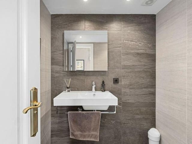 3 makuuhuone Omakotitalo myytävänä paikassa Marbella mukana uima-altaan - 1 250 000 € (Ref: 9034029)