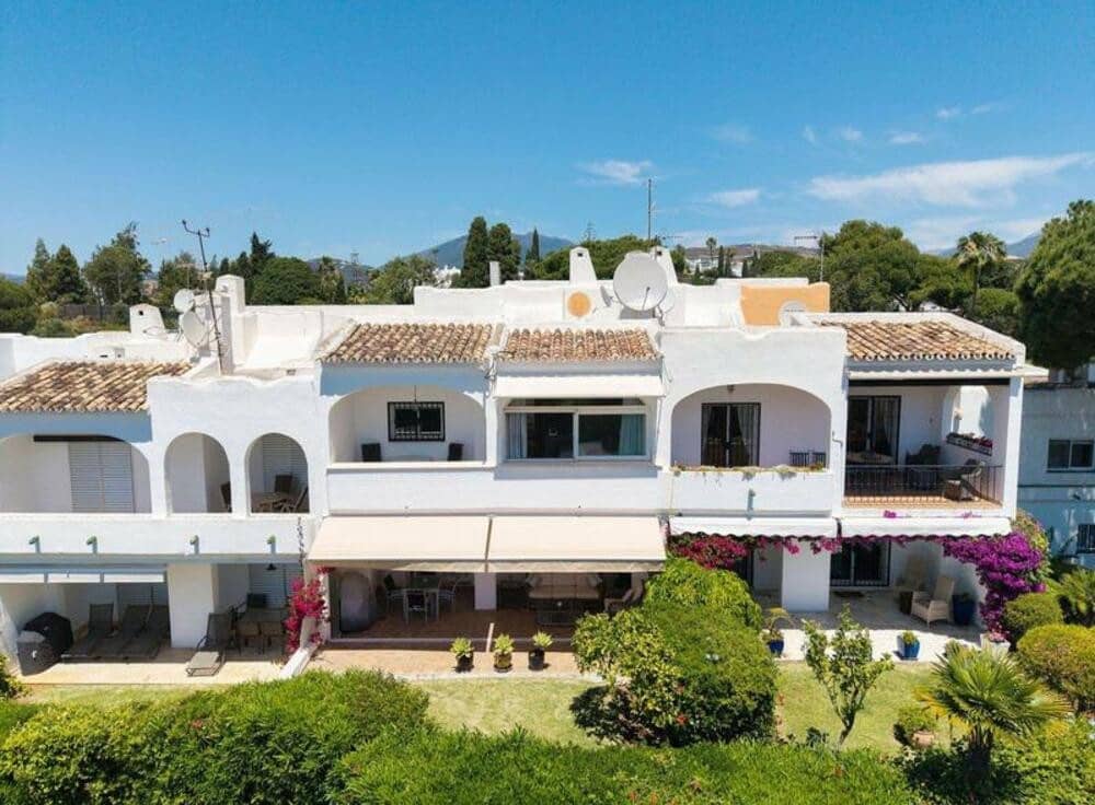 3 makuuhuone Omakotitalo myytävänä paikassa Marbella mukana uima-altaan - 1 250 000 € (Ref: 9034029)