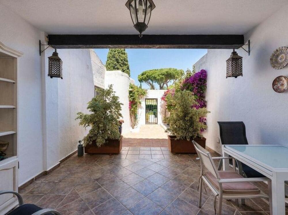 3 makuuhuone Omakotitalo myytävänä paikassa Marbella mukana uima-altaan - 1 250 000 € (Ref: 9034029)