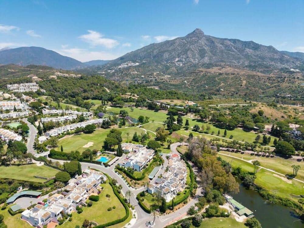 3 makuuhuone Omakotitalo myytävänä paikassa Marbella mukana uima-altaan - 1 250 000 € (Ref: 9034029)