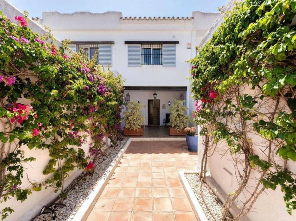 3 makuuhuone Omakotitalo myytävänä paikassa Marbella mukana uima-altaan - 1 250 000 € (Ref: 9034029)