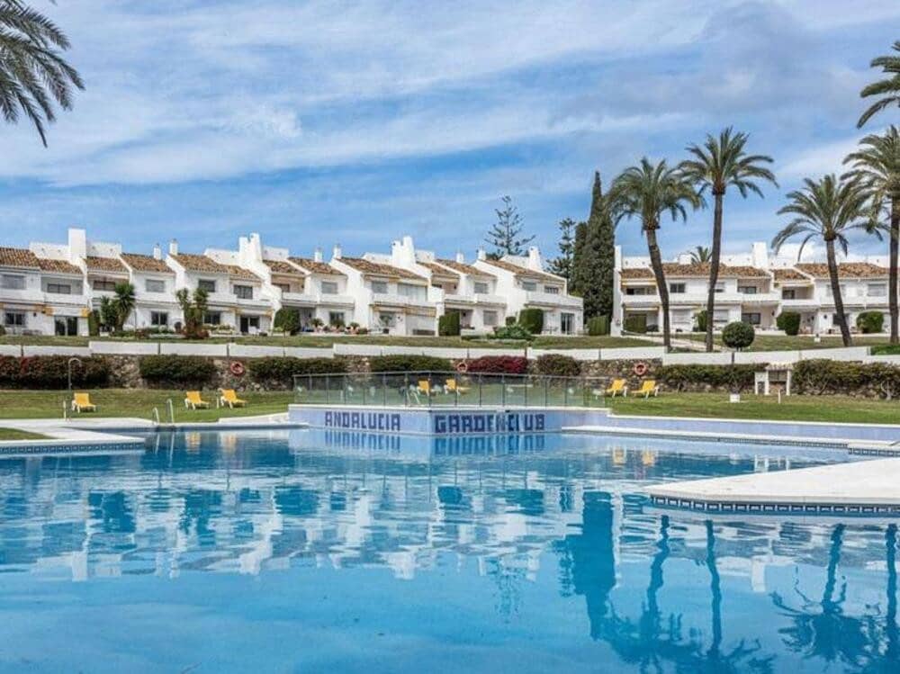 2 sovrum Takvåning till salu i Nueva Andalucia med pool - 799 000 € (Ref: 9034032)