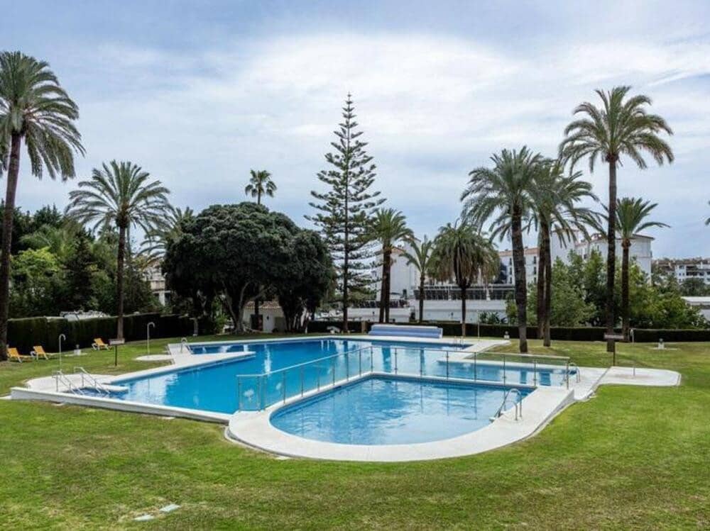 2 sovrum Takvåning till salu i Nueva Andalucia med pool - 799 000 € (Ref: 9034032)