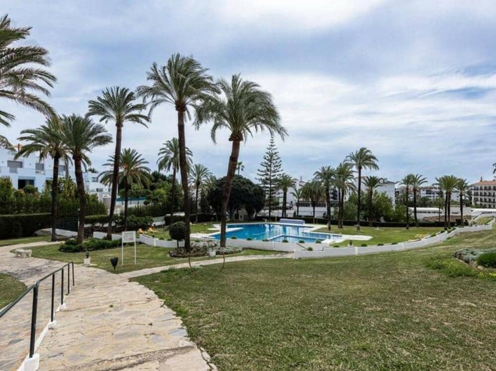 2 sovrum Takvåning till salu i Nueva Andalucia med pool - 799 000 € (Ref: 9034032)