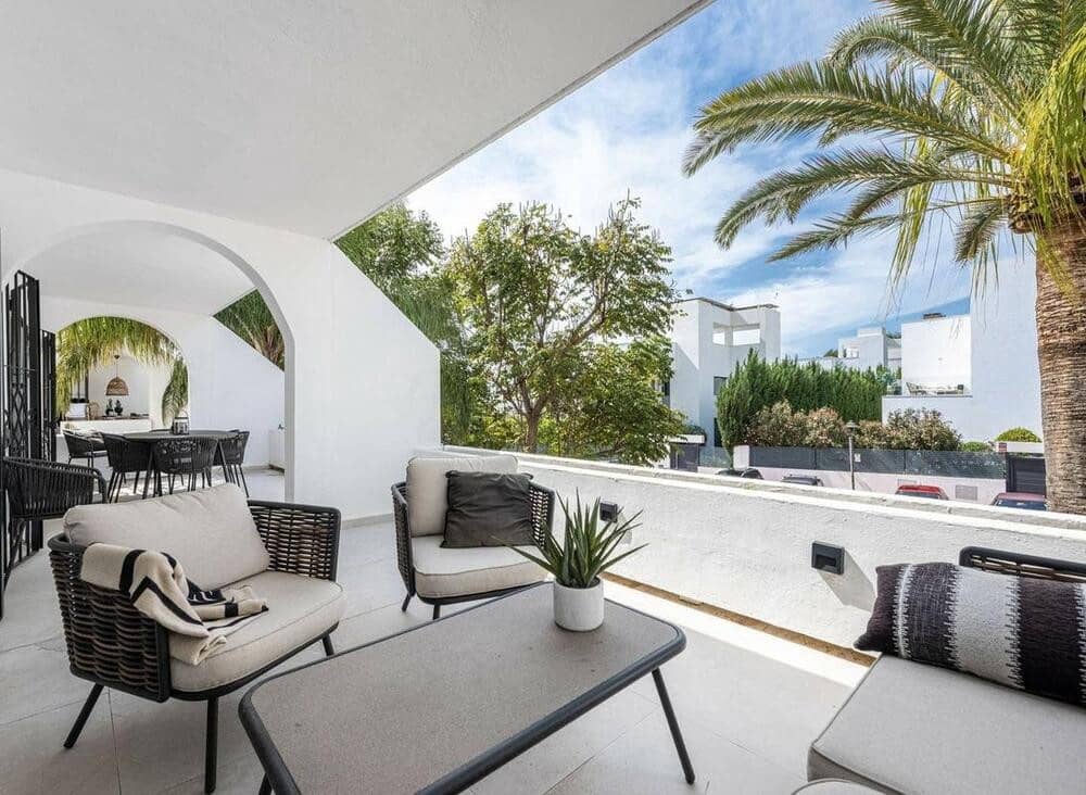 2 soverom Penthouse til salgs i Nueva Andalucia med svømmebasseng - € 799 000 (Ref: 9034032)
