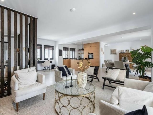 2 soverom Penthouse til salgs i Nueva Andalucía Centro, Marbella med svømmebasseng - € 799 000 (Ref: 9034032)