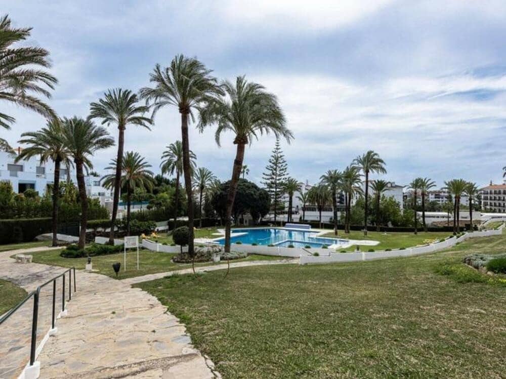 2 soverom Penthouse til salgs i Nueva Andalucia med svømmebasseng - € 799 000 (Ref: 9034032)