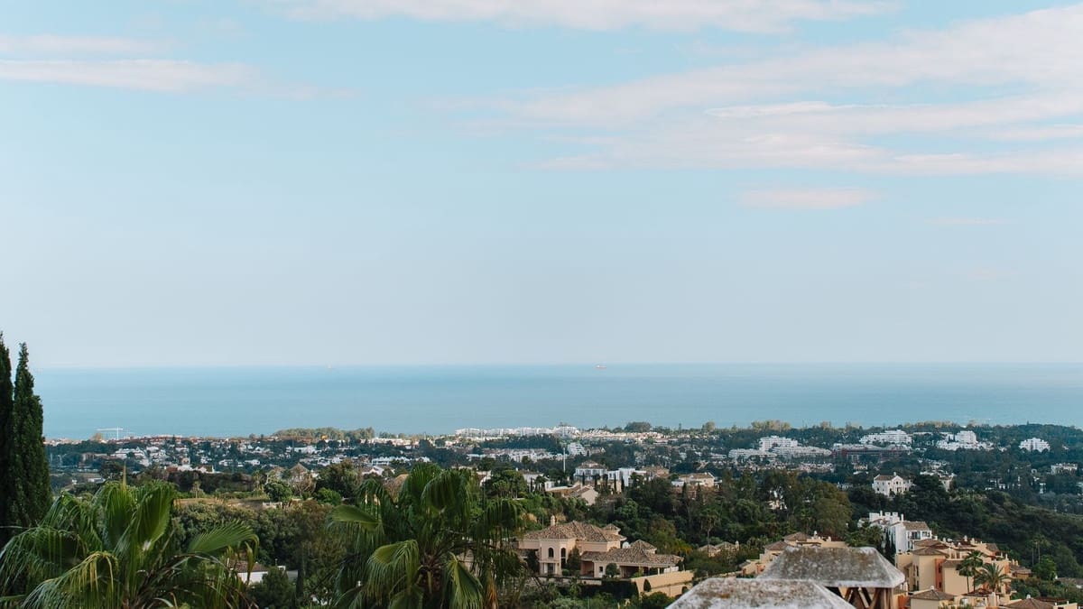 3 sypialnia Dom na sprzedaż w Los Arqueros z basenem garażem - 699 000 € (Ref: 9034035)