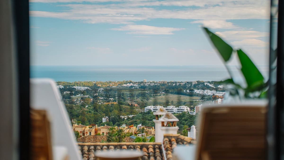 3 sypialnia Dom na sprzedaż w Los Arqueros z basenem garażem - 699 000 € (Ref: 9034035)