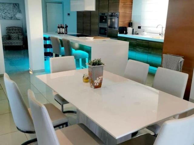 5 soverom Villa til leie i Nueva Atalaya, Estepona med svømmebasseng garasje - € 9 000 (Ref: 9036233)