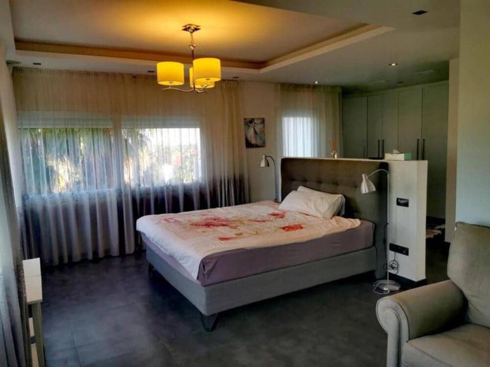 5 soveværelse Villa til leje i New Golden Mile med swimmingpool garage - € 9.000 (Ref: 9036233)