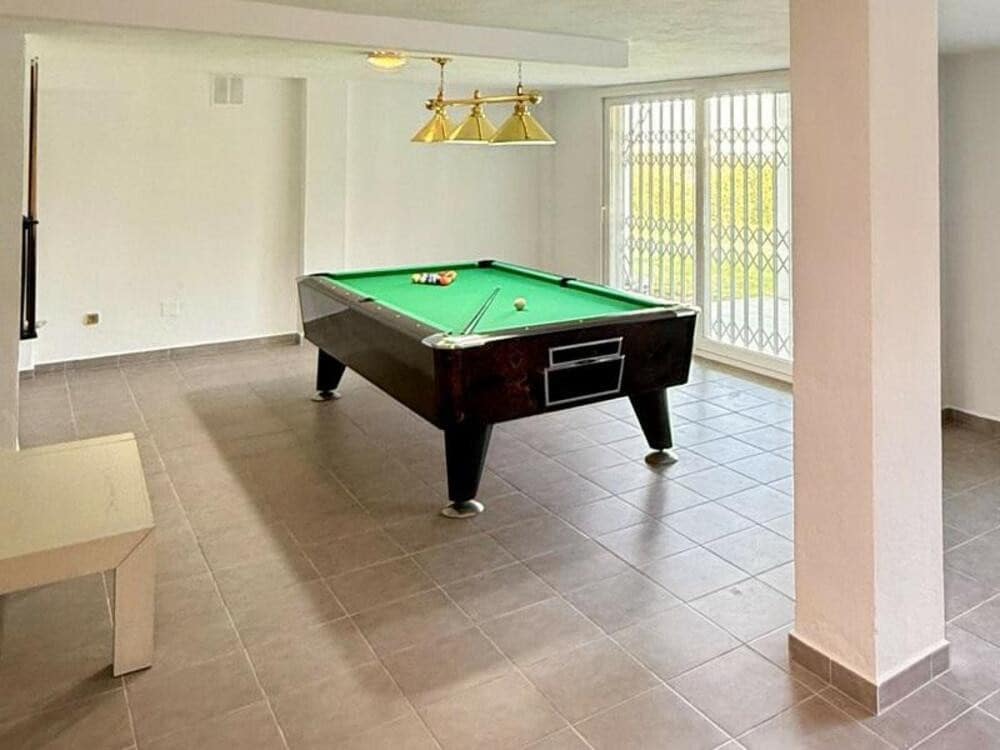 5 soveværelse Villa til leje i New Golden Mile med swimmingpool garage - € 9.000 (Ref: 9036233)