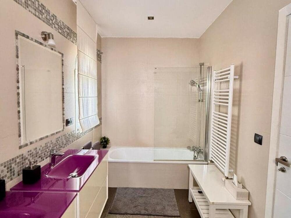 5 soveværelse Villa til leje i New Golden Mile med swimmingpool garage - € 9.000 (Ref: 9036233)