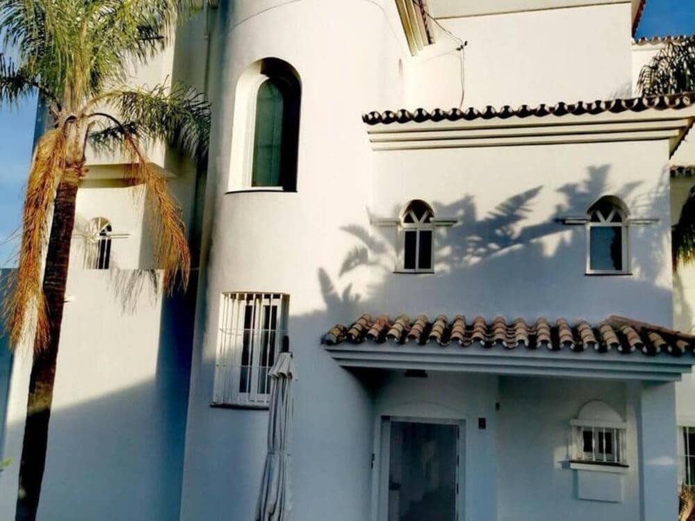 5 soveværelse Villa til leje i New Golden Mile med swimmingpool garage - € 9.000 (Ref: 9036233)