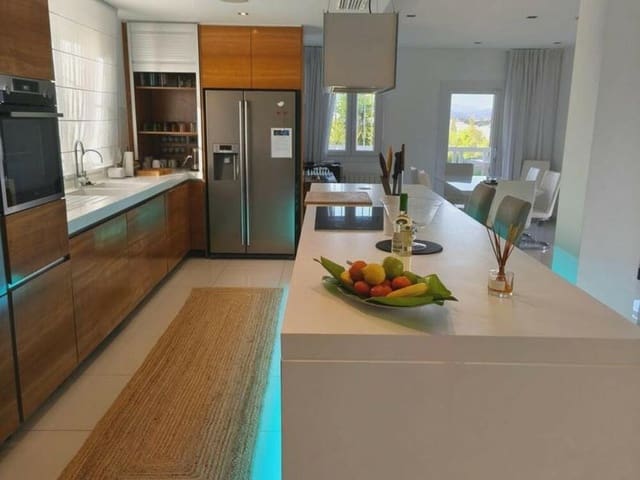 5 camera da letto Villa da affittare in Nueva Atalaya, Estepona con piscina garage - 8.000 € (Rif: 9036233)