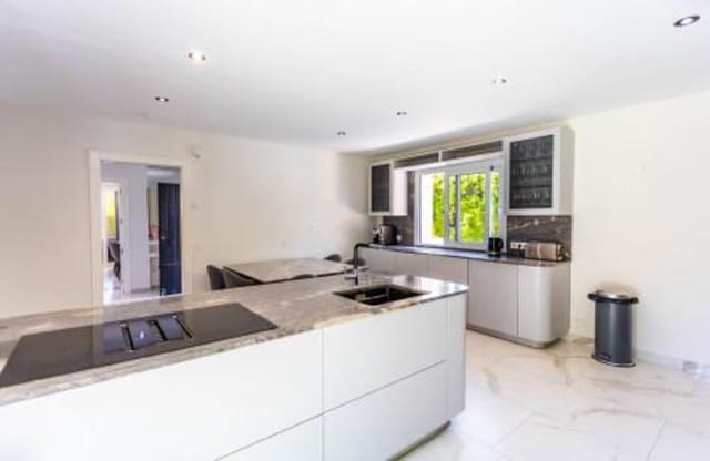 5 bedroom Villa for rent in Aloha Golf, Marbella with pool - € 12,000 (Ref: 9041951)