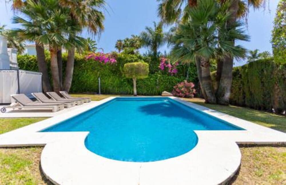 5 soveværelse Villa til leje i Marbella med swimmingpool - € 12.000 (Ref: 9041951)