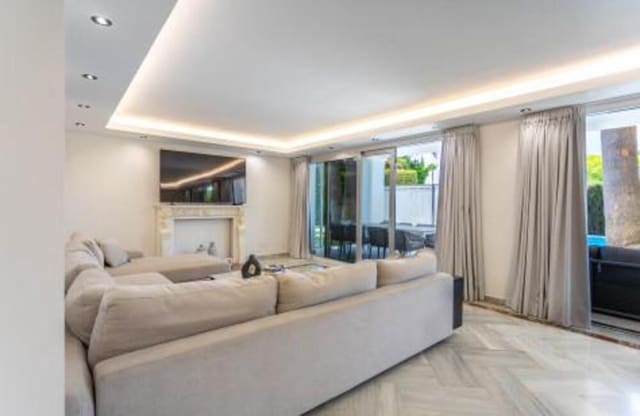 5 slaapkamer Villa te huur in Aloha Golf, Marbella met zwembad - € 12.000 (Ref: 9041951)