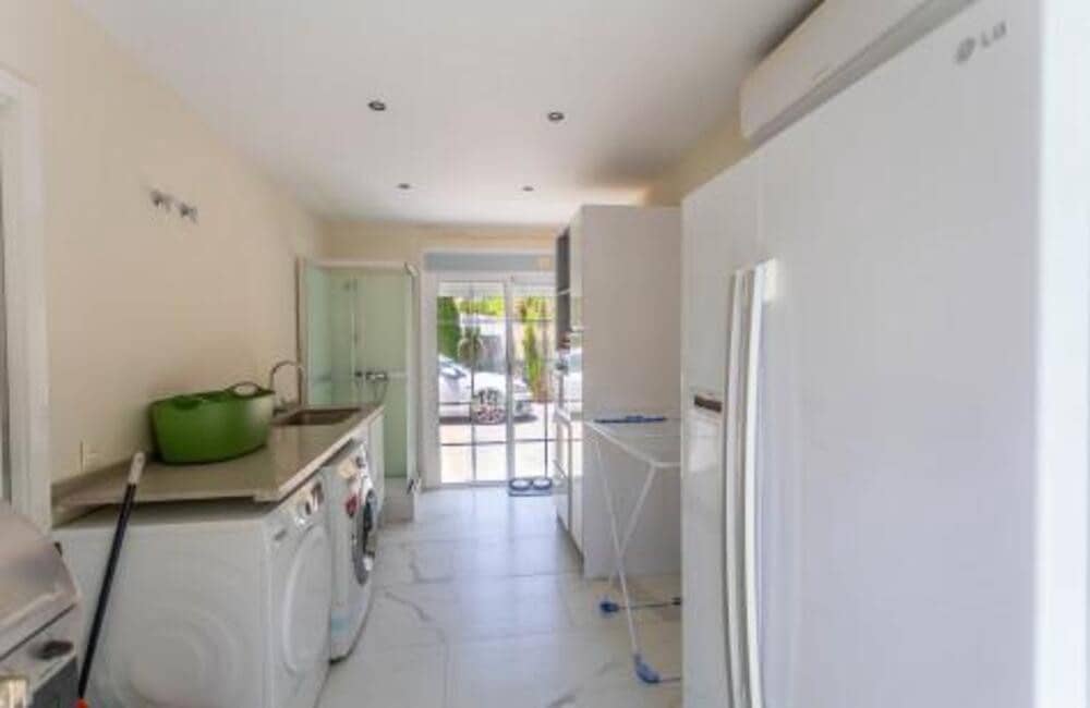 5 soveværelse Villa til leje i Marbella med swimmingpool - € 12.000 (Ref: 9041951)