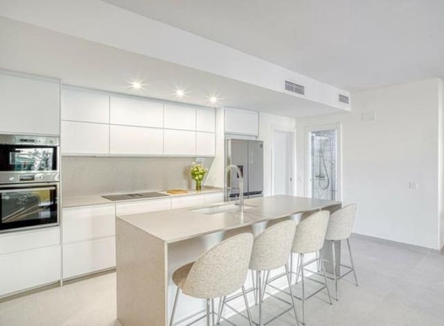 4 makuuhuone Huoneisto myytävänä paikassa Nueva Alcántara, Marbella mukana uima-altaan 
autotalli - 750 000 € (Ref: 9041954)