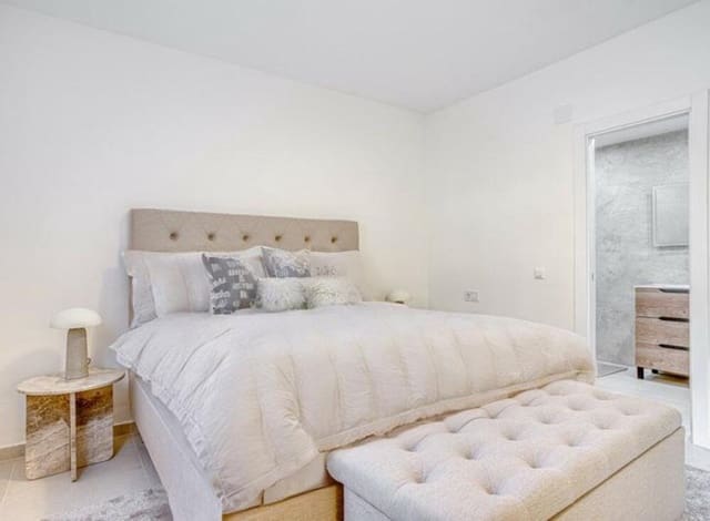 4 soverom Leilighet til salgs i Nueva Alcántara, Marbella med svømmebasseng garasje - € 750 000 (Ref: 9041954)