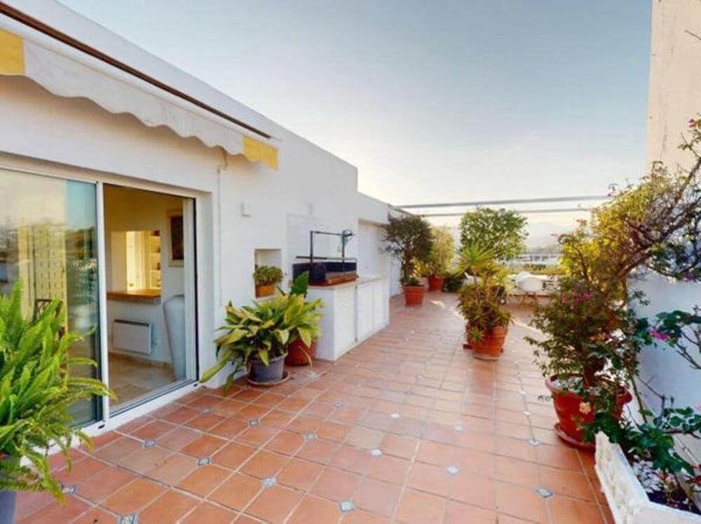 3 sypialnia Penthouse na sprzedaż w Guadalmina z basenem garażem - 1 350 000 € (Ref: 9041955)