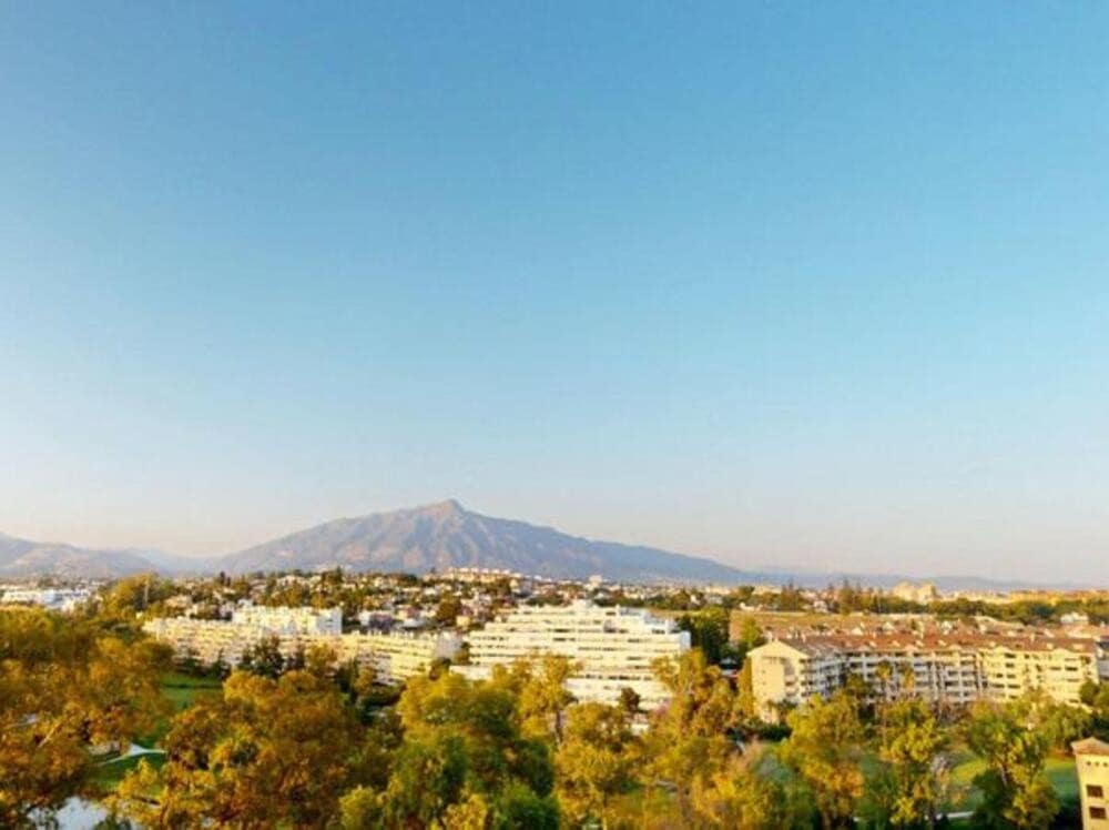 3 sypialnia Penthouse na sprzedaż w Guadalmina z basenem garażem - 1 350 000 € (Ref: 9041955)