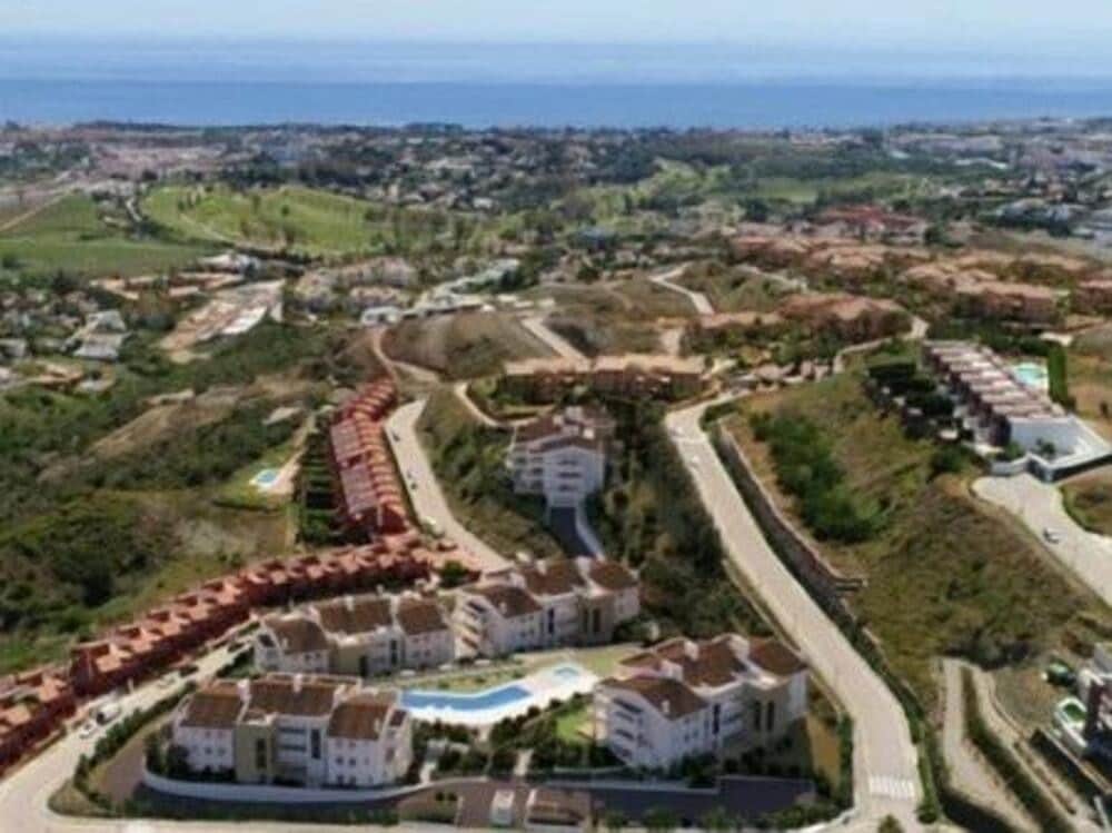 2 quarto Apartamento para venda em Benahavis com piscina garagem - 585 000 € (Ref: 9047321)