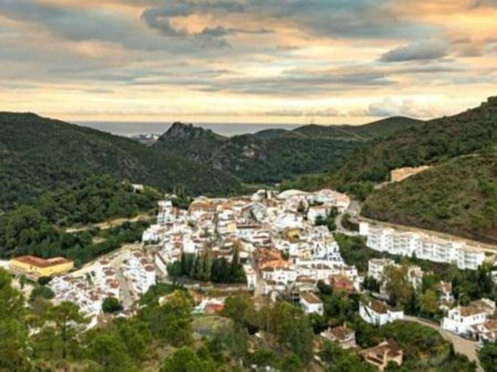 2 quarto Apartamento para venda em Benahavis com piscina garagem - 585 000 € (Ref: 9047321)