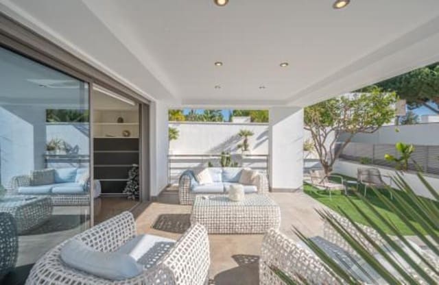 4 Zimmer Villa zu verkaufen in Lomas De Marbella, Marbella mit Pool Garage - 2.450.000 € (Ref: 9047322)