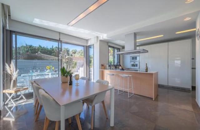 4 Zimmer Villa zu verkaufen in Lomas De Marbella, Marbella mit Pool Garage - 2.450.000 € (Ref: 9047322)