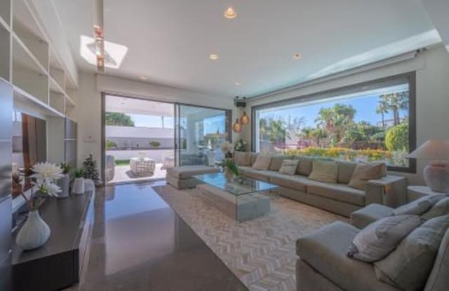 4 soveværelse Villa til salg i Lomas De Marbella, Marbella med swimmingpool garage - € 2.450.000 (Ref: 9047322)