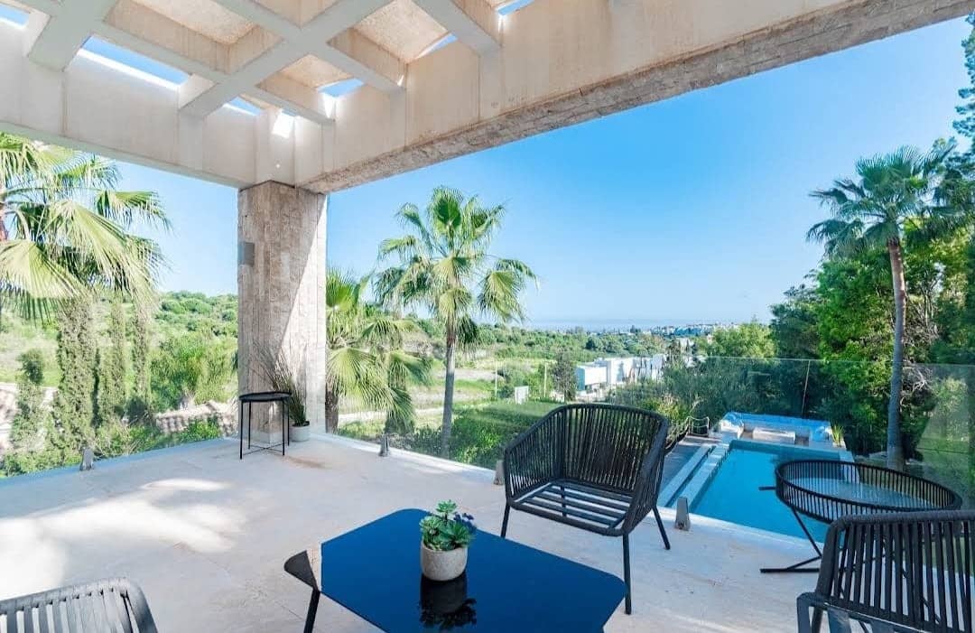 5 makuuhuone Huvila vuokrattavana paikassa El Paraiso mukana uima-altaan 
autotalli - 16 800 € (Ref: 9050666)