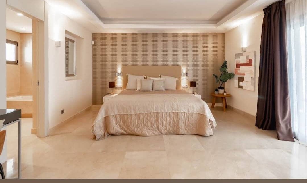 5 makuuhuone Huvila vuokrattavana paikassa El Paraiso mukana uima-altaan 
autotalli - 16 800 € (Ref: 9050666)