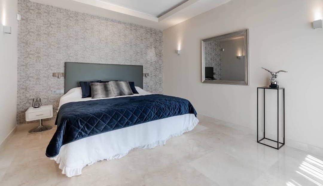 5 makuuhuone Huvila vuokrattavana paikassa El Paraiso mukana uima-altaan 
autotalli - 16 800 € (Ref: 9050666)