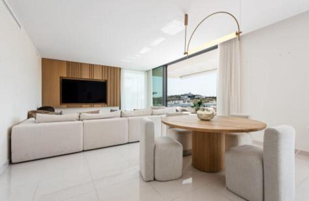 3 soveværelse Penthouse til leje i El Paraiso med swimmingpool garage - € 7.500 (Ref: 9057269)