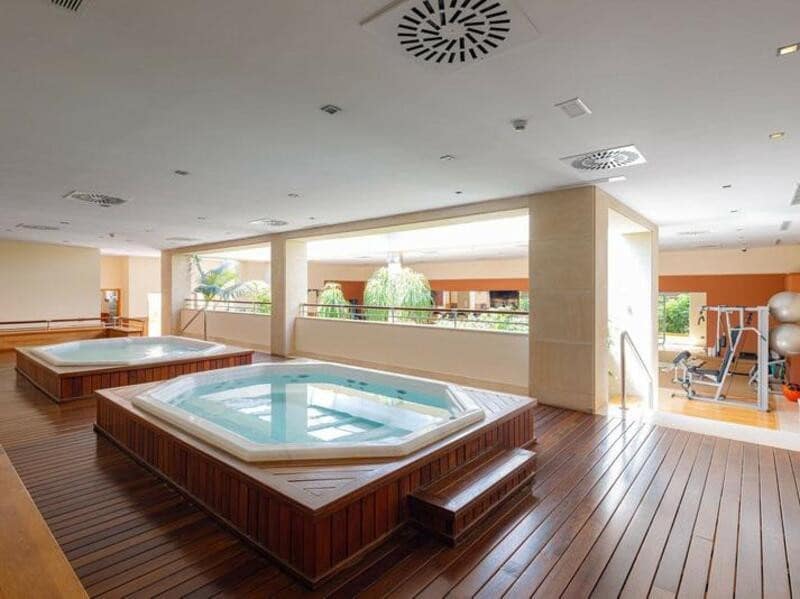 2 slaapkamer Appartement te huur in Marbella met zwembad garage - € 7.000 (Ref: 9057270)