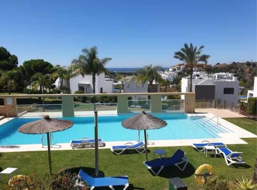 2 bedroom Apartment for rent in New Golden Mile with pool - € 2,100 (Ref: 9058793)