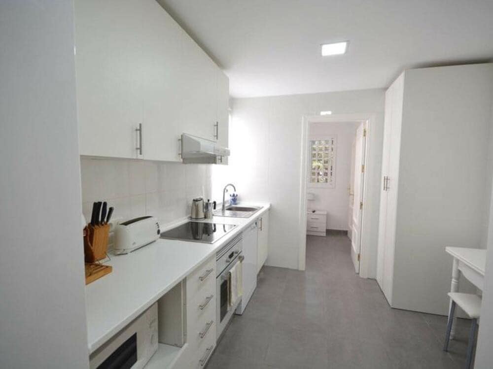 3 Zimmer Apartment zu vermieten in Guadalmina mit Pool - 3.000 € (Ref: 9058794)