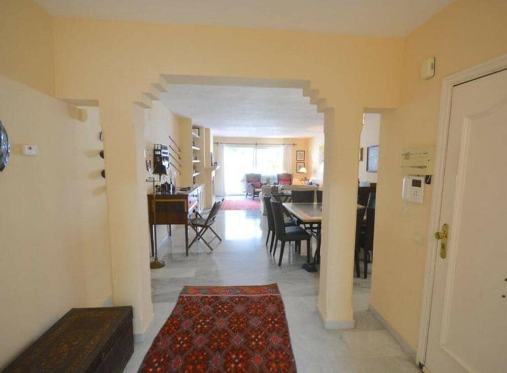 3 Zimmer Apartment zu vermieten in Guadalmina mit Pool - 3.000 € (Ref: 9058794)