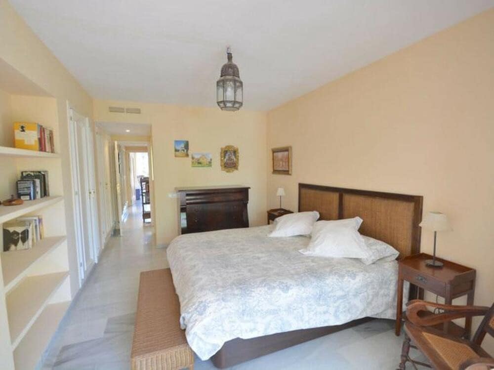 3 Zimmer Apartment zu vermieten in Guadalmina mit Pool - 3.000 € (Ref: 9058794)