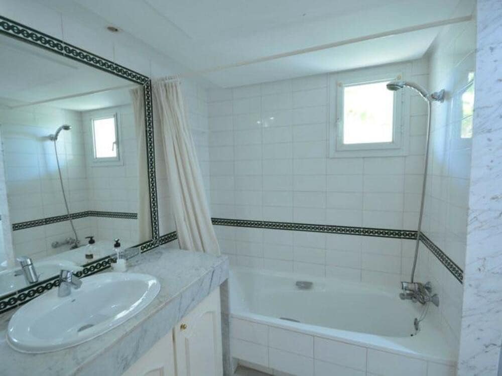 3 Zimmer Apartment zu vermieten in Guadalmina mit Pool - 3.000 € (Ref: 9058794)